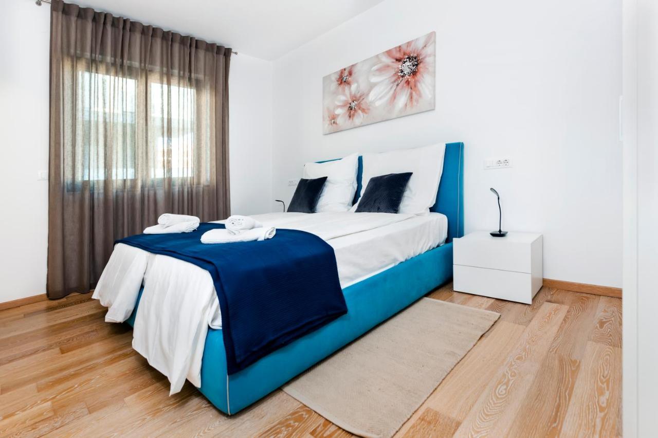 Sunny Day - Apartment With Parking Rovigno Esterno foto