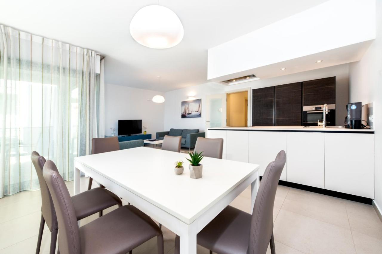 Sunny Day - Apartment With Parking Rovigno Esterno foto