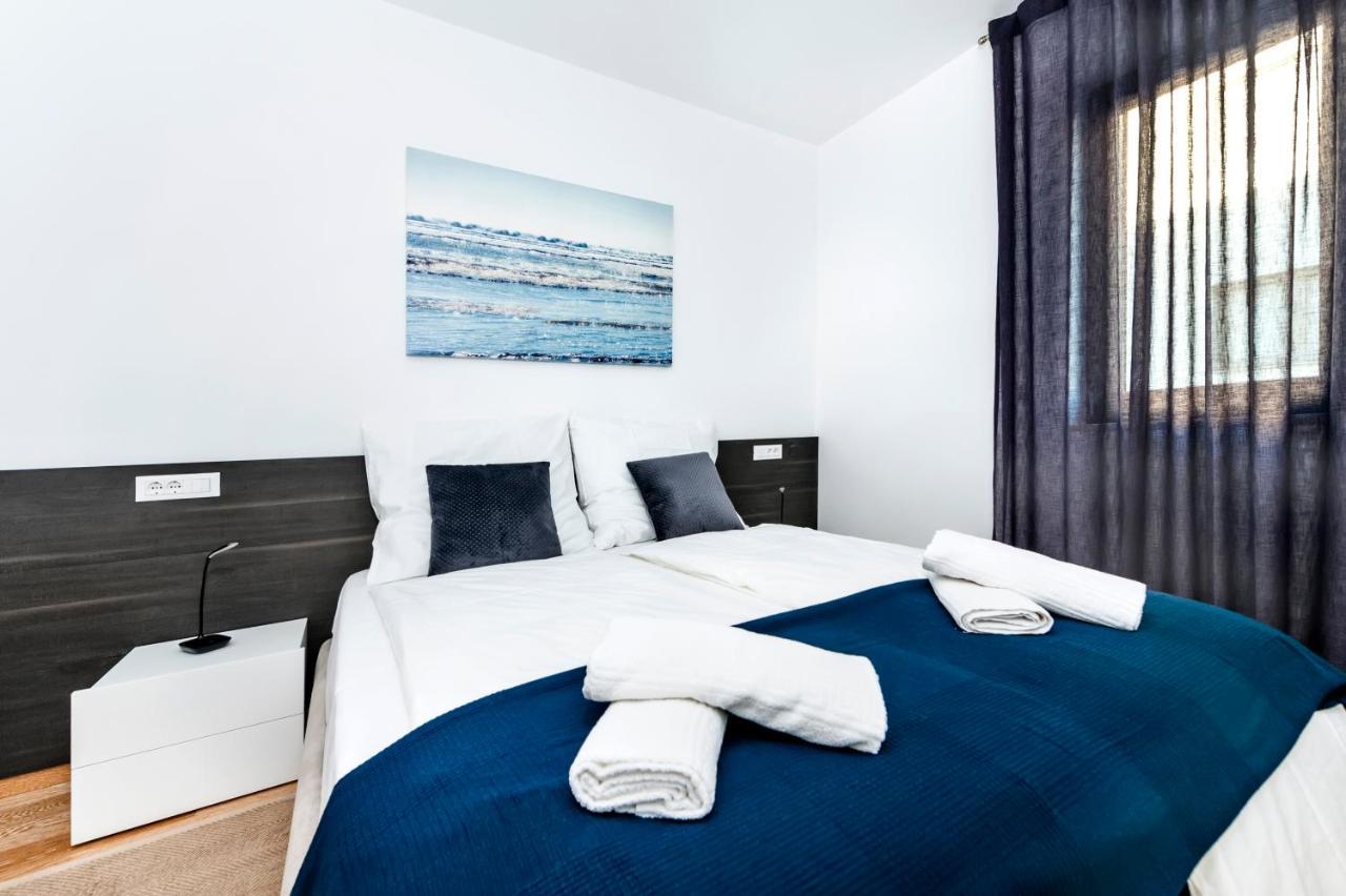 Sunny Day - Apartment With Parking Rovigno Esterno foto