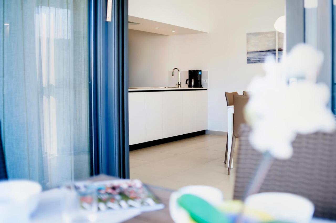 Sunny Day - Apartment With Parking Rovigno Esterno foto